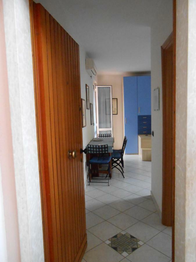 Monolocale A Peschiera Del Garda Vista Lago Appartement Buitenkant foto