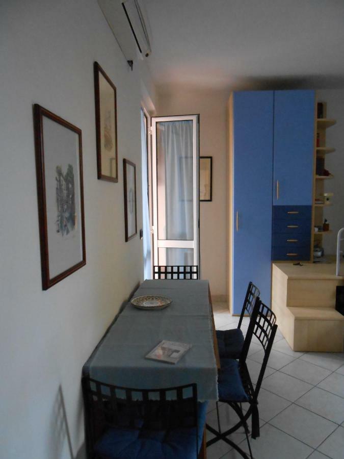 Monolocale A Peschiera Del Garda Vista Lago Appartement Buitenkant foto