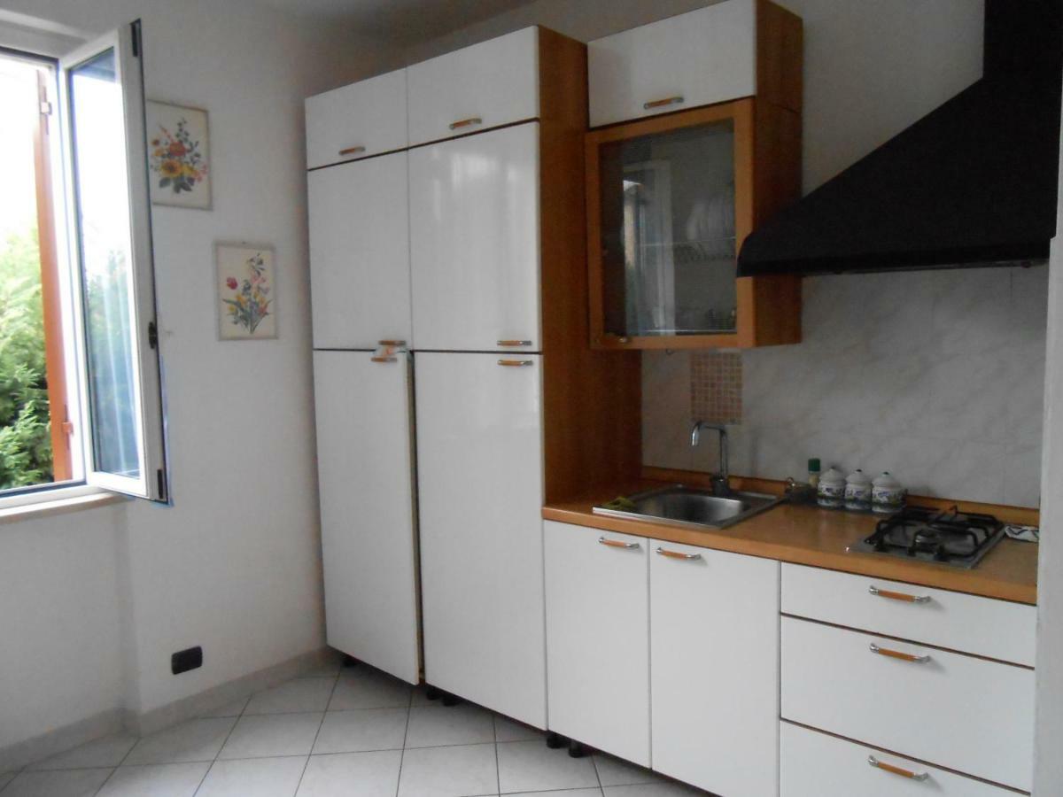 Monolocale A Peschiera Del Garda Vista Lago Appartement Buitenkant foto