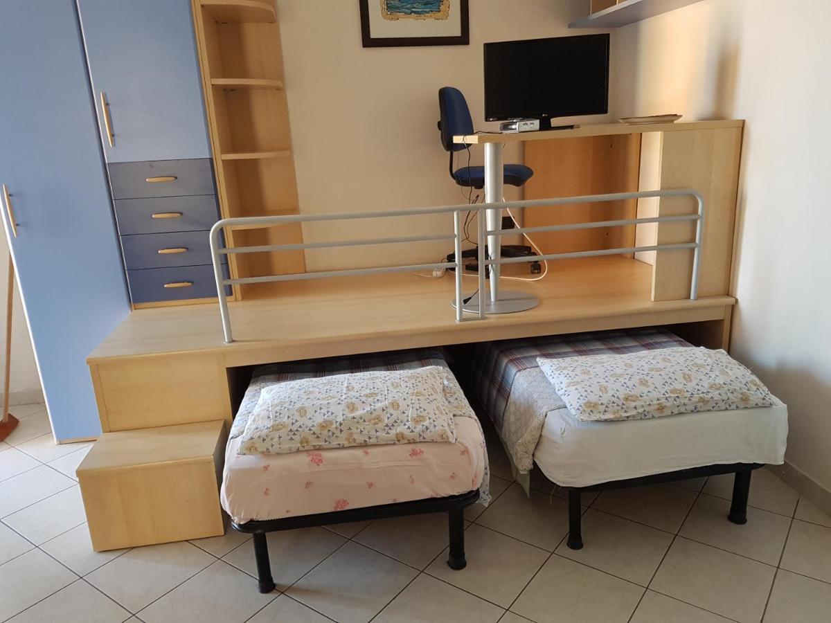 Monolocale A Peschiera Del Garda Vista Lago Appartement Buitenkant foto